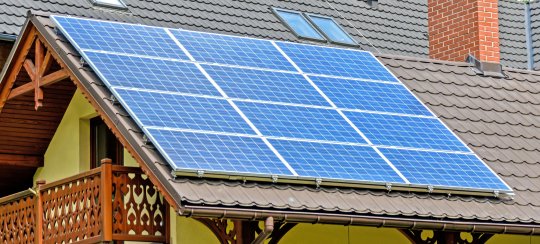 Hálózatra visszatápláló napelemes rendszer családi házon
